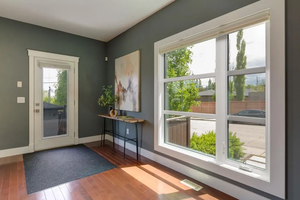3924 18 Street SW Calgary AB T2T 4V4