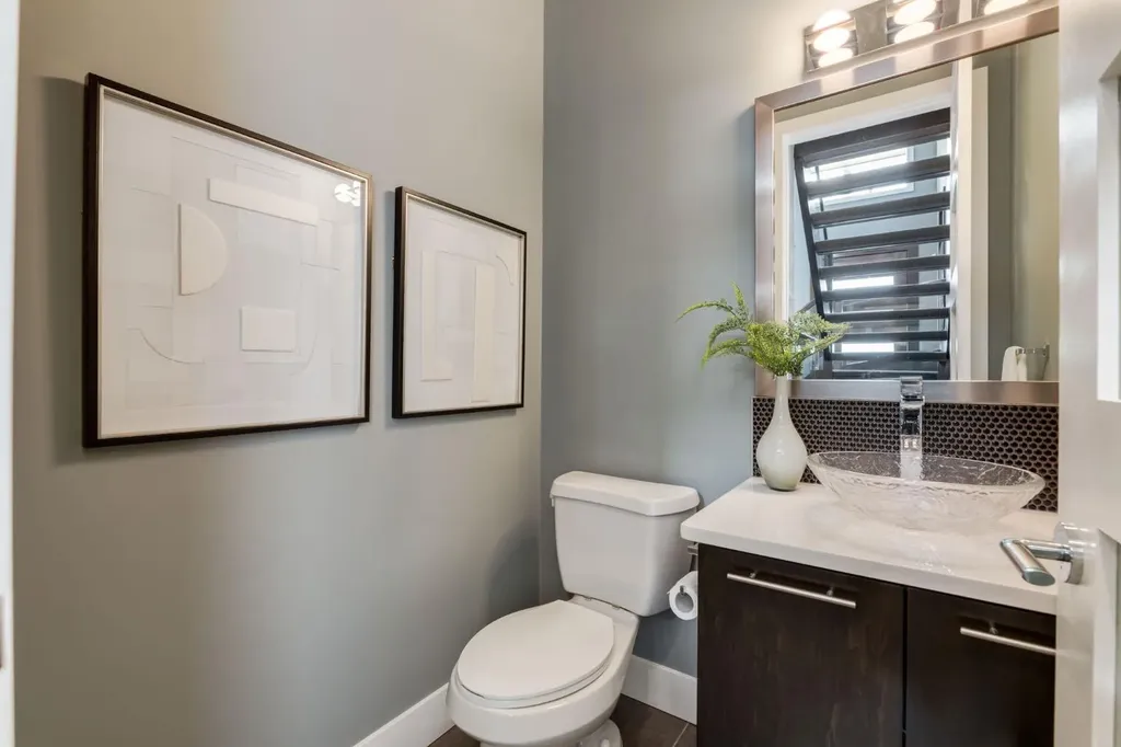 3924 18 Street SW Calgary AB T2T 4V4