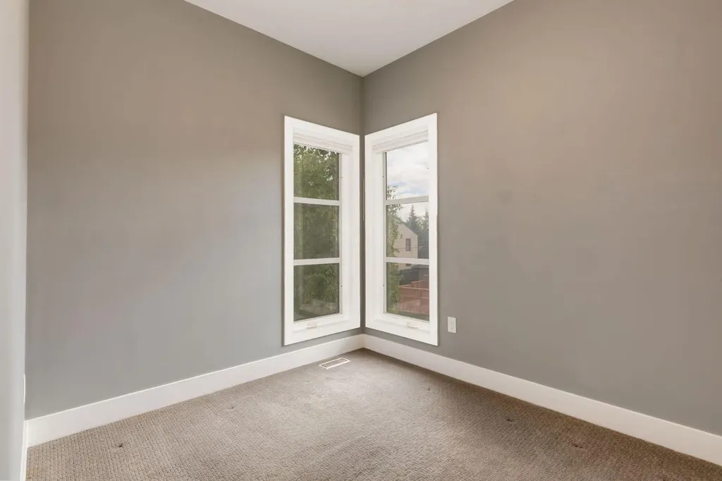 3924 18 Street SW Calgary AB T2T 4V4