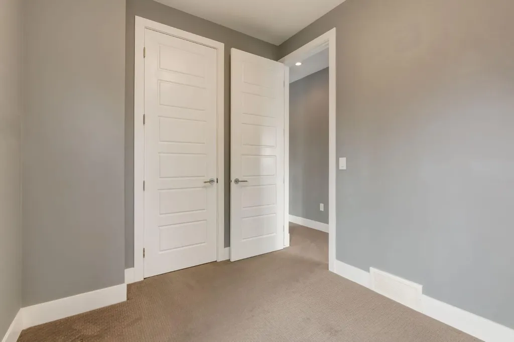 3924 18 Street SW Calgary AB T2T 4V4