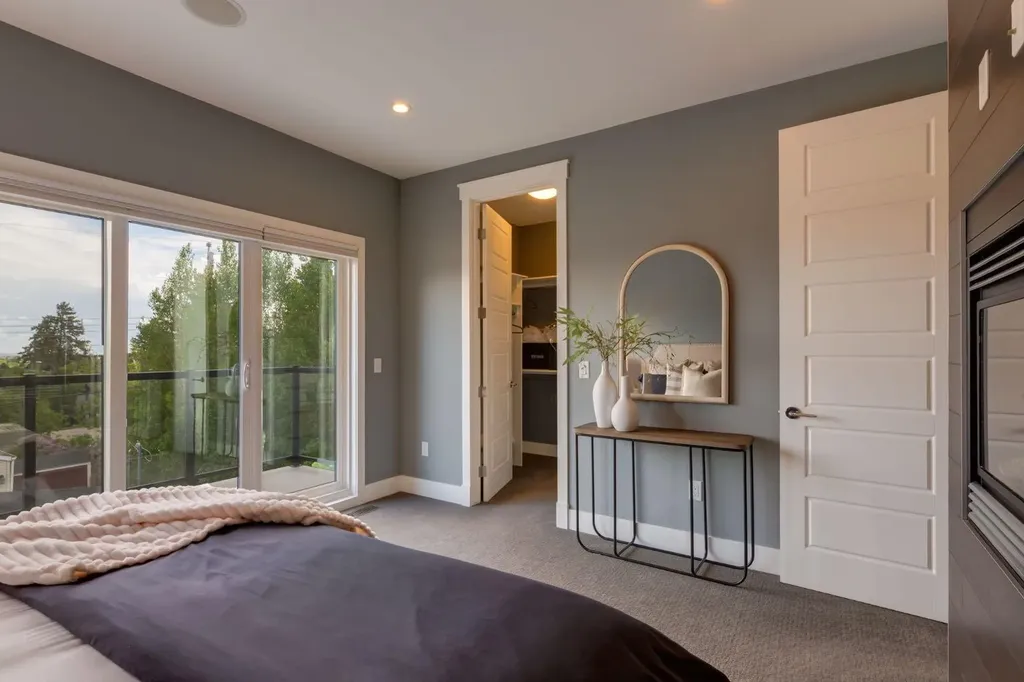 3924 18 Street SW Calgary AB T2T 4V4