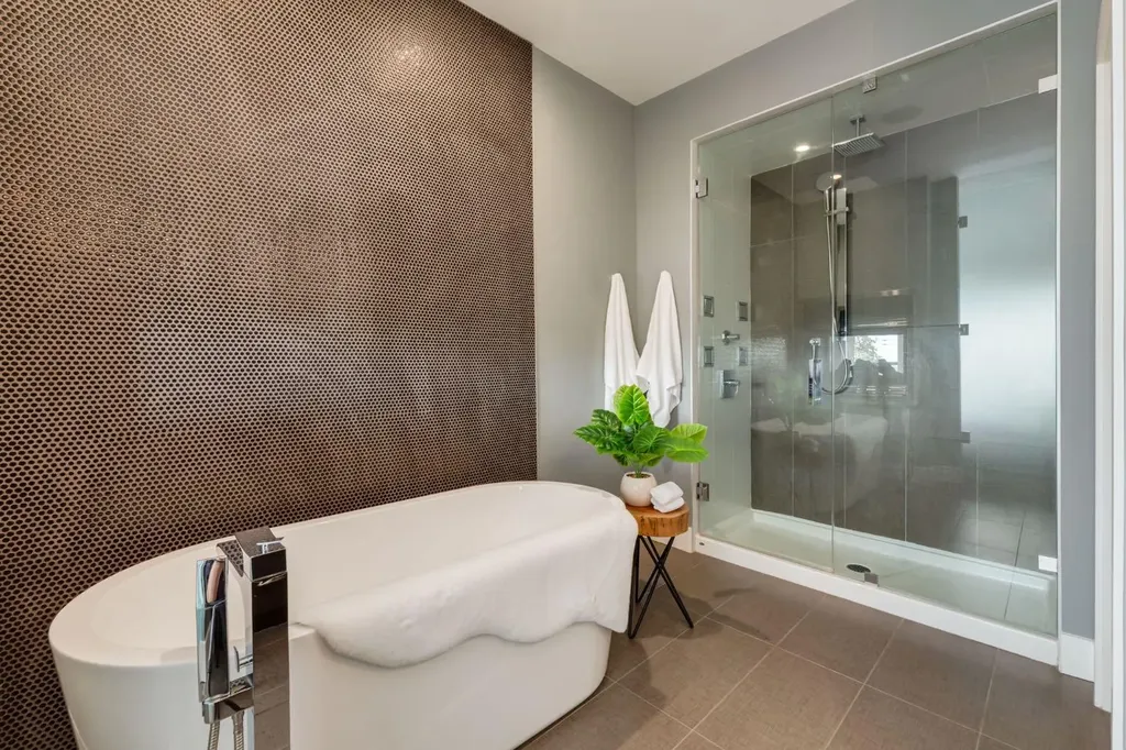 3924 18 Street SW Calgary AB T2T 4V4
