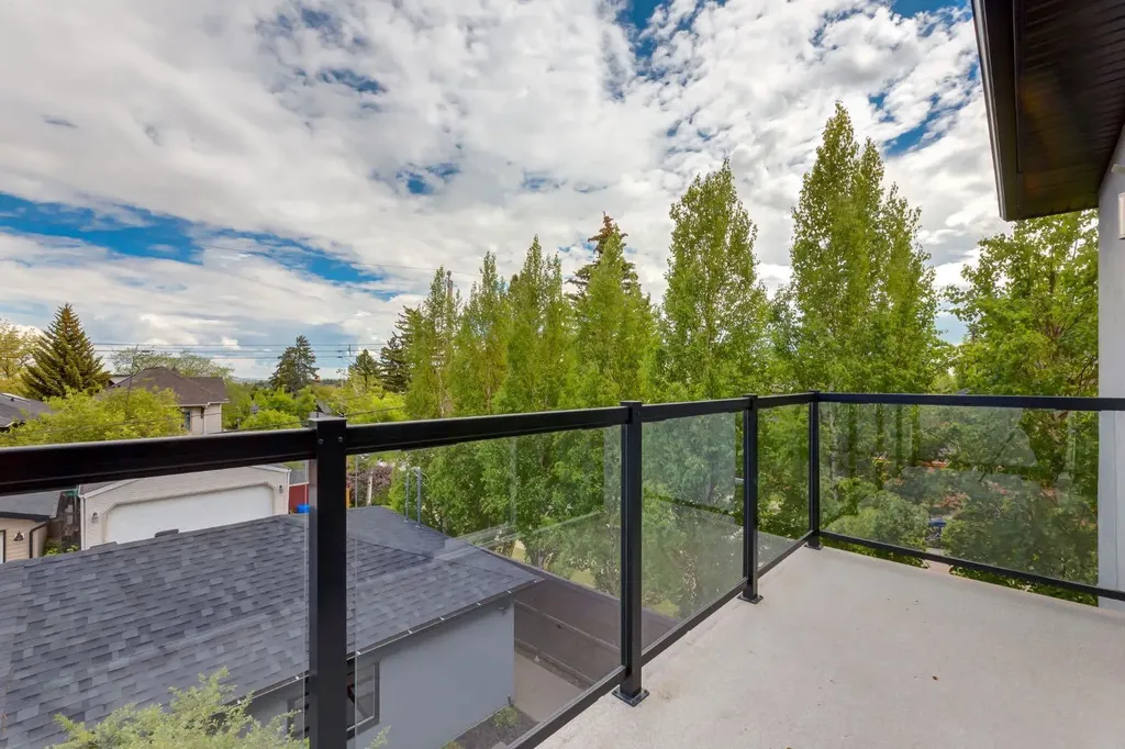 3924 18 Street SW Calgary AB T2T 4V4