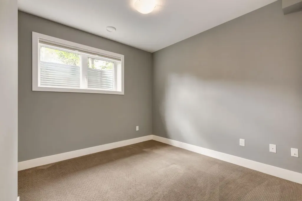 3924 18 Street SW Calgary AB T2T 4V4