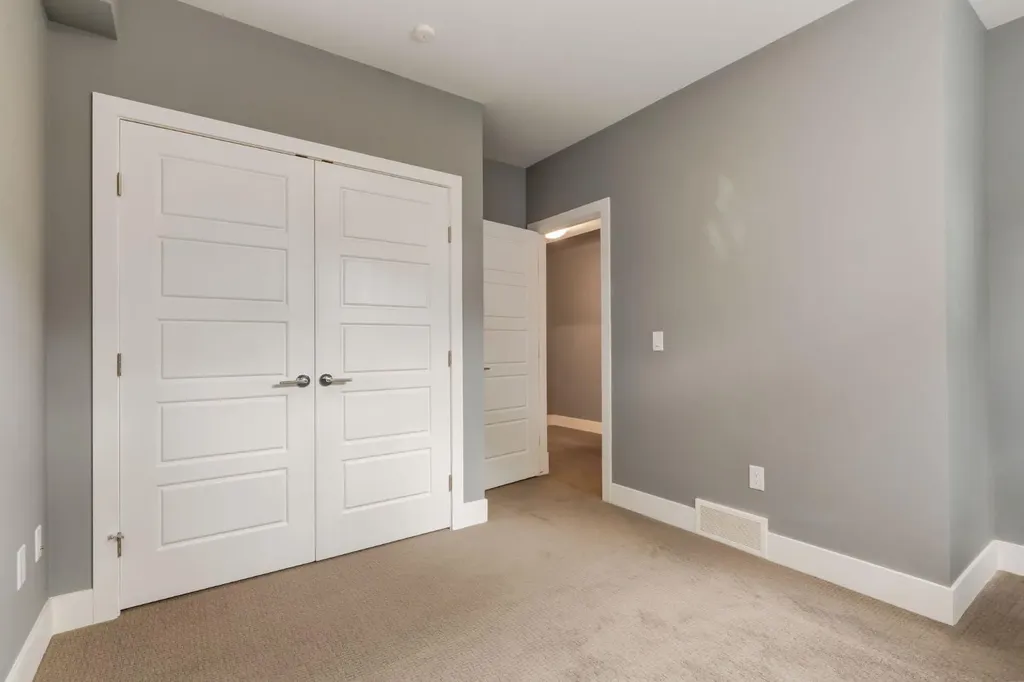 3924 18 Street SW Calgary AB T2T 4V4
