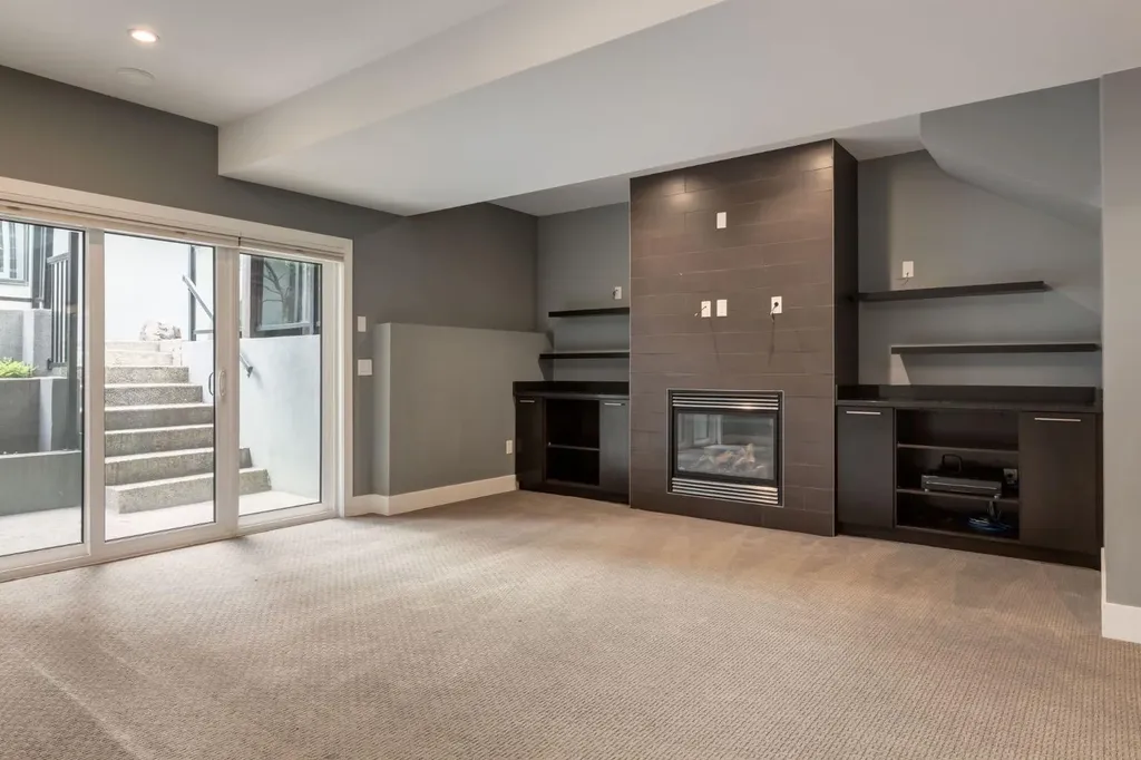 3924 18 Street SW Calgary AB T2T 4V4