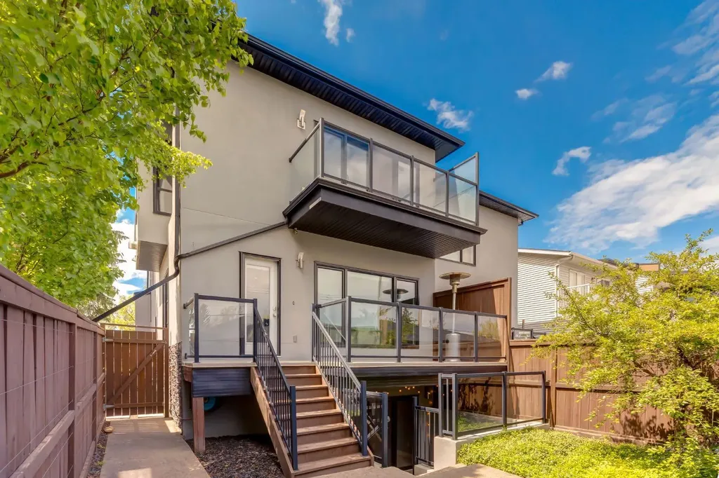 3924 18 Street SW Calgary AB T2T 4V4