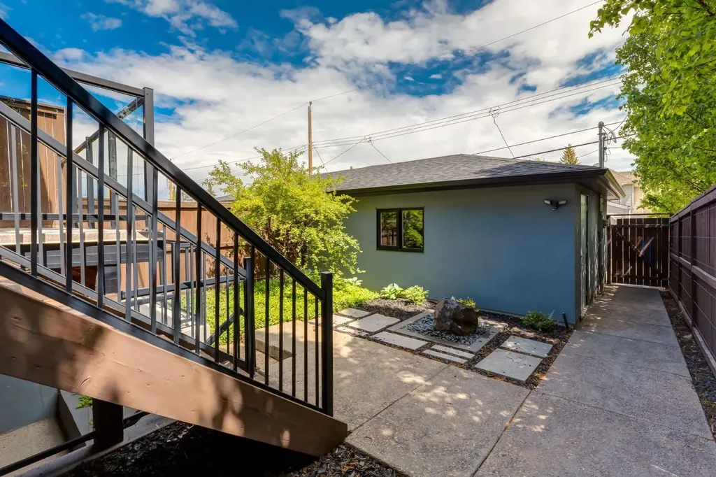 3924 18 Street SW Calgary AB T2T 4V4