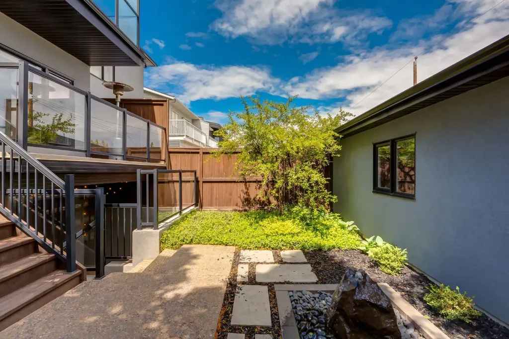 3924 18 Street SW Calgary AB T2T 4V4