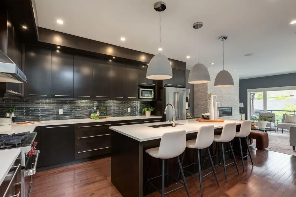 3924 18 Street SW Calgary AB T2T 4V4