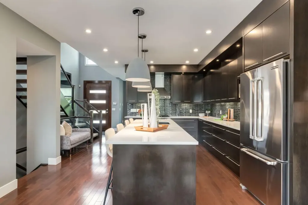 3924 18 Street SW Calgary AB T2T 4V4
