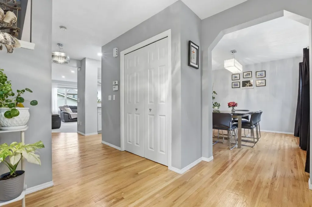450 Elgin Way SE Calgary AB T2Z 3Y6