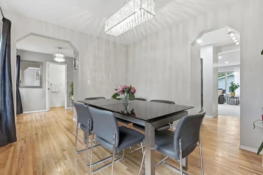 450 Elgin Way SE Calgary AB T2Z 3Y6