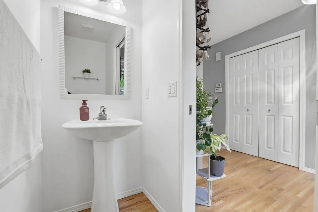 450 Elgin Way SE Calgary AB T2Z 3Y6