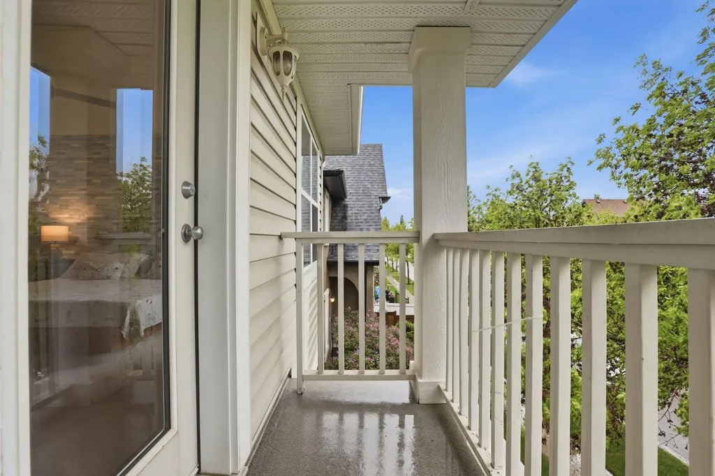 450 Elgin Way SE Calgary AB T2Z 3Y6