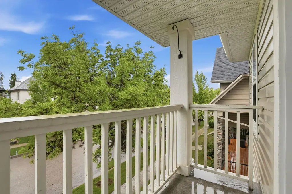 450 Elgin Way SE Calgary AB T2Z 3Y6