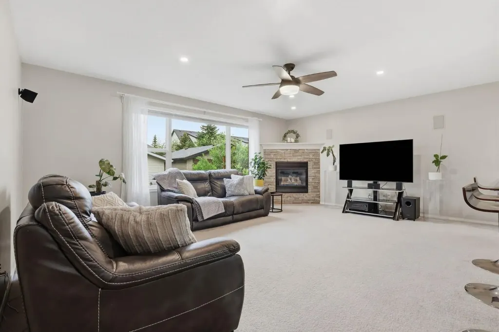 450 Elgin Way SE Calgary AB T2Z 3Y6