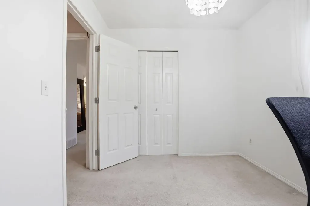 450 Elgin Way SE Calgary AB T2Z 3Y6