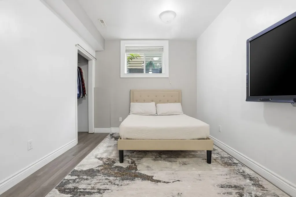 450 Elgin Way SE Calgary AB T2Z 3Y6