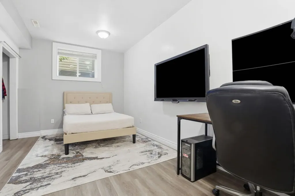 450 Elgin Way SE Calgary AB T2Z 3Y6