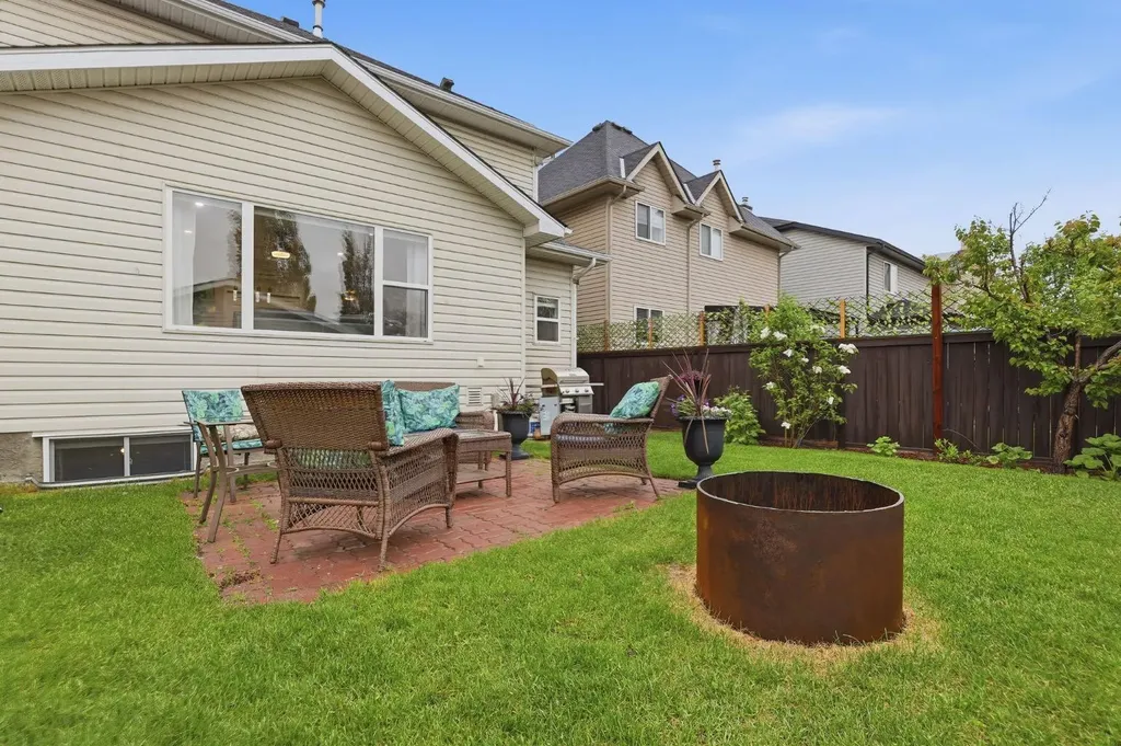 450 Elgin Way SE Calgary AB T2Z 3Y6