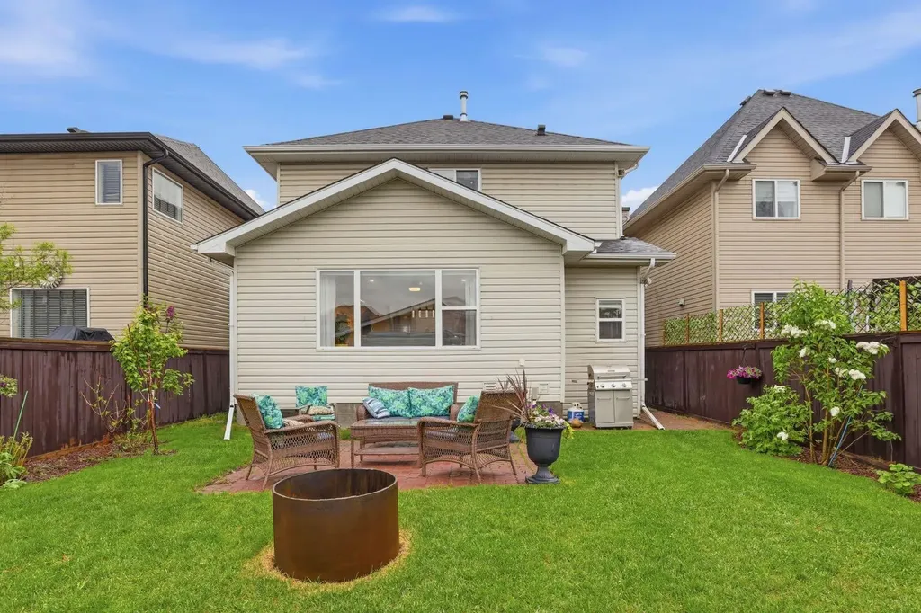 450 Elgin Way SE Calgary AB T2Z 3Y6
