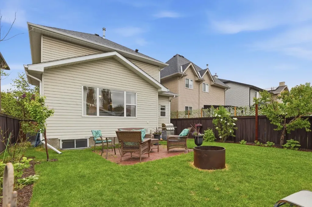 450 Elgin Way SE Calgary AB T2Z 3Y6