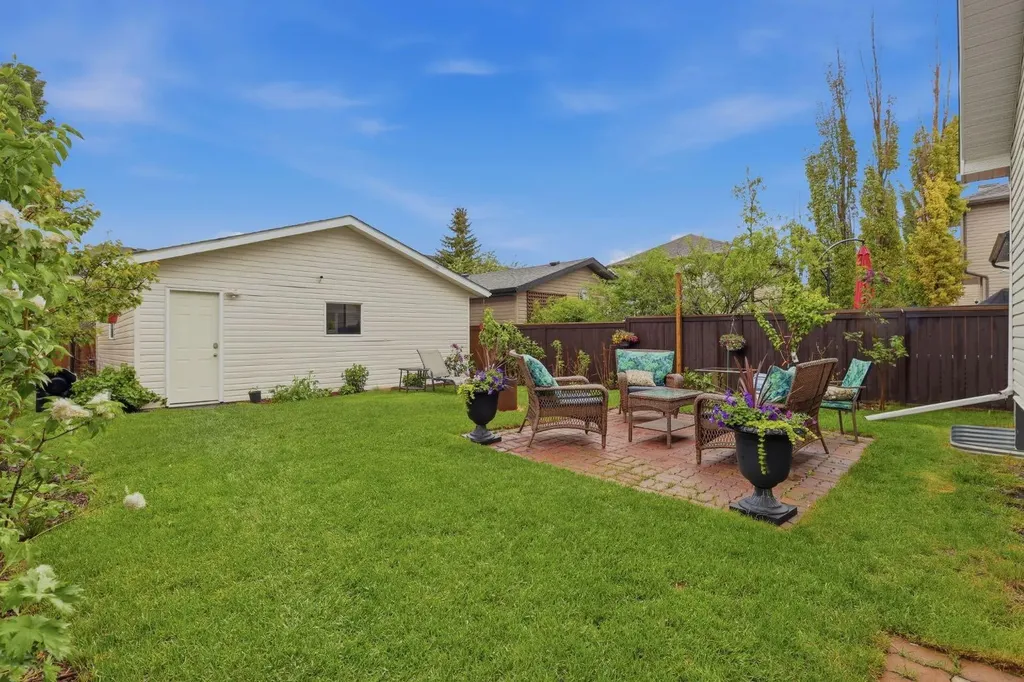 450 Elgin Way SE Calgary AB T2Z 3Y6