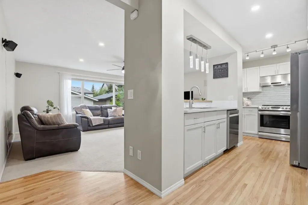 450 Elgin Way SE Calgary AB T2Z 3Y6