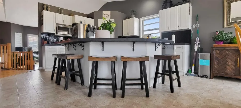 9827 67 Avenue Grande Prairie AB T8W 2T3