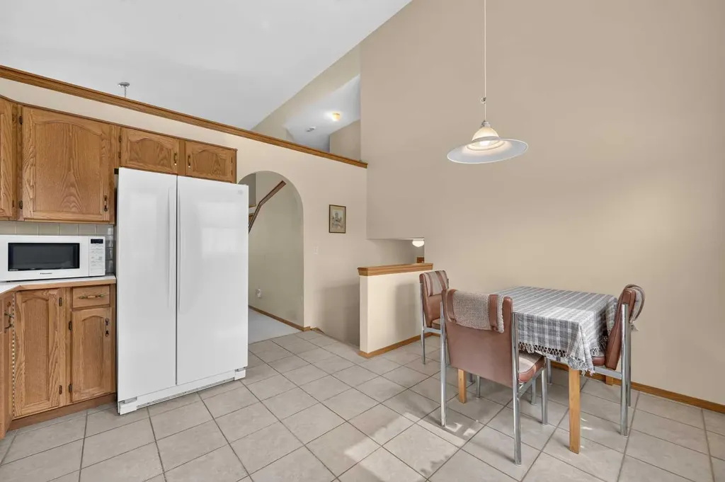 76 Hawkmount Close NW Calgary AB T3G 3Z5