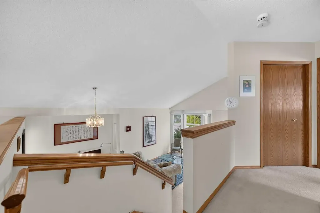 76 Hawkmount Close NW Calgary AB T3G 3Z5