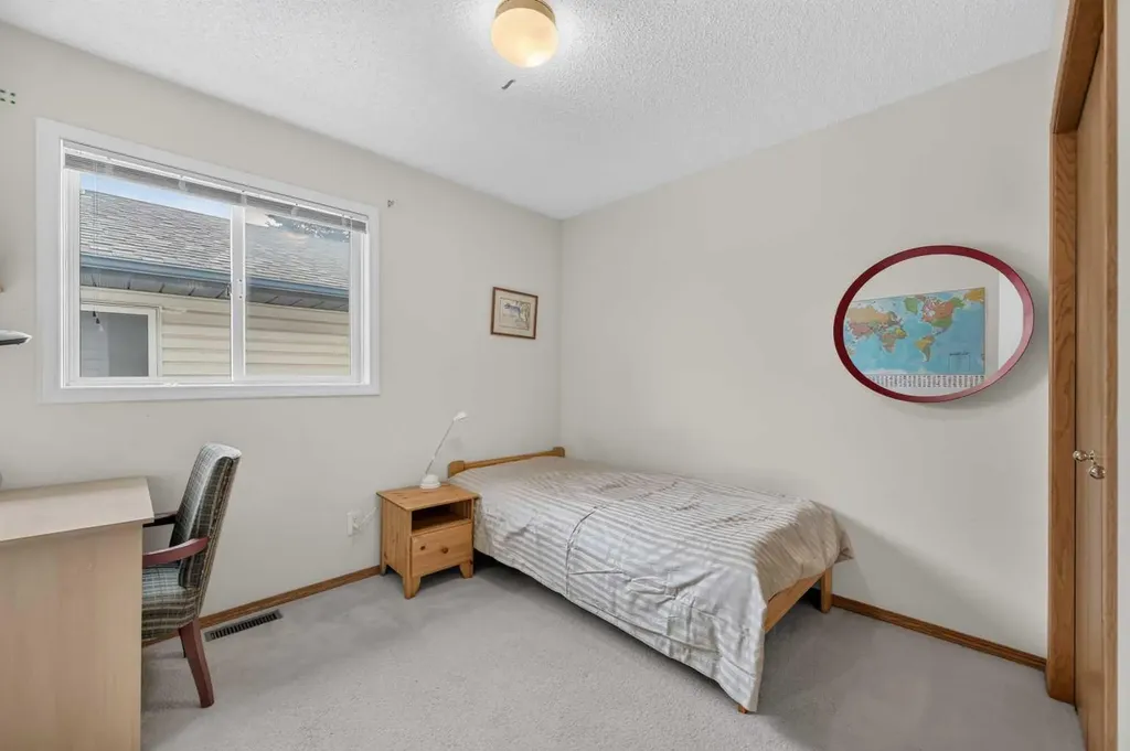 76 Hawkmount Close NW Calgary AB T3G 3Z5
