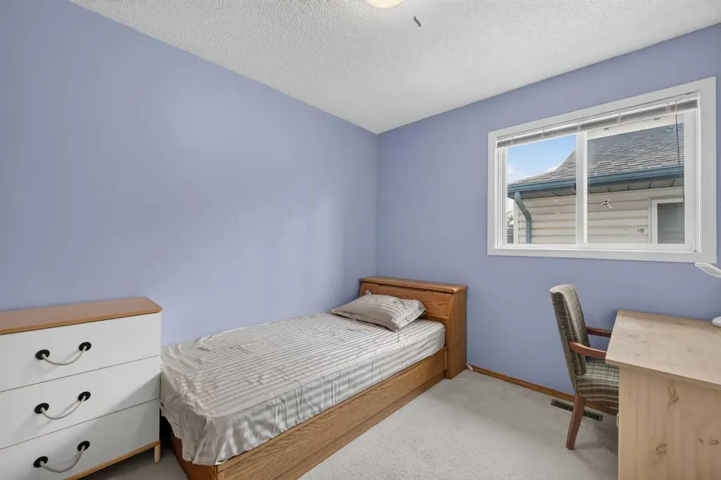76 Hawkmount Close NW Calgary AB T3G 3Z5