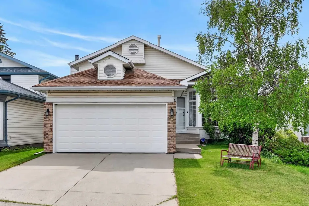 76 Hawkmount Close NW Calgary AB T3G 3Z5