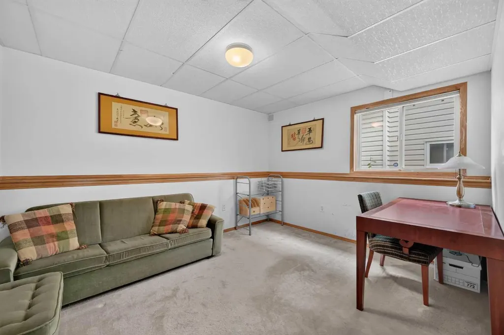 76 Hawkmount Close NW Calgary AB T3G 3Z5