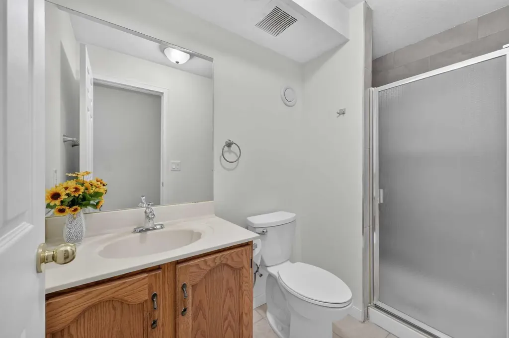 76 Hawkmount Close NW Calgary AB T3G 3Z5