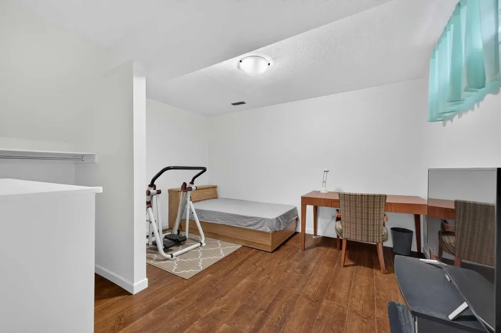 76 Hawkmount Close NW Calgary AB T3G 3Z5