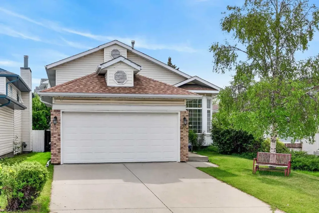 76 Hawkmount Close NW Calgary AB T3G 3Z5