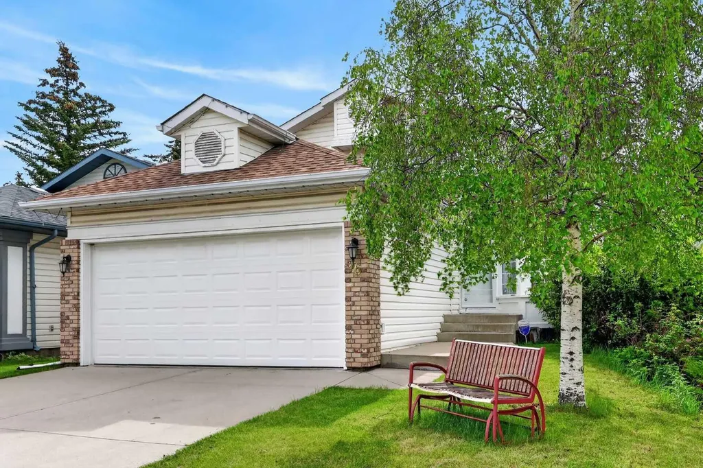 76 Hawkmount Close NW Calgary AB T3G 3Z5