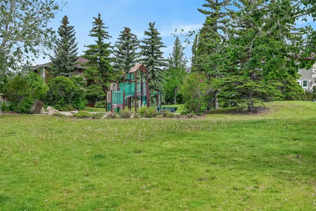 76 Hawkmount Close NW Calgary AB T3G 3Z5