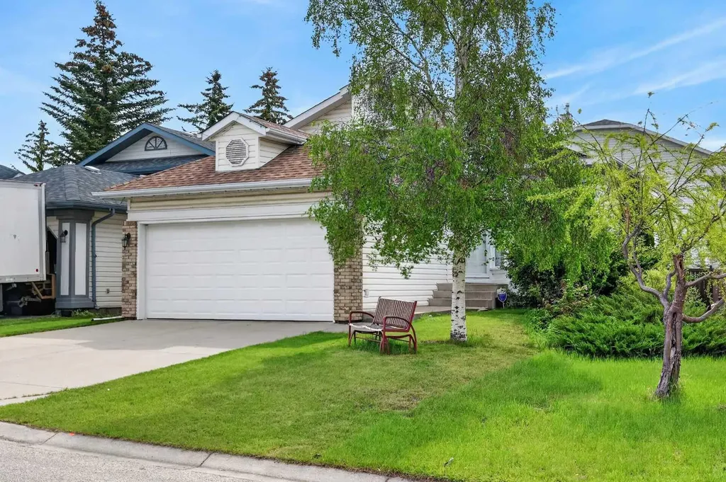 76 Hawkmount Close NW Calgary AB T3G 3Z5