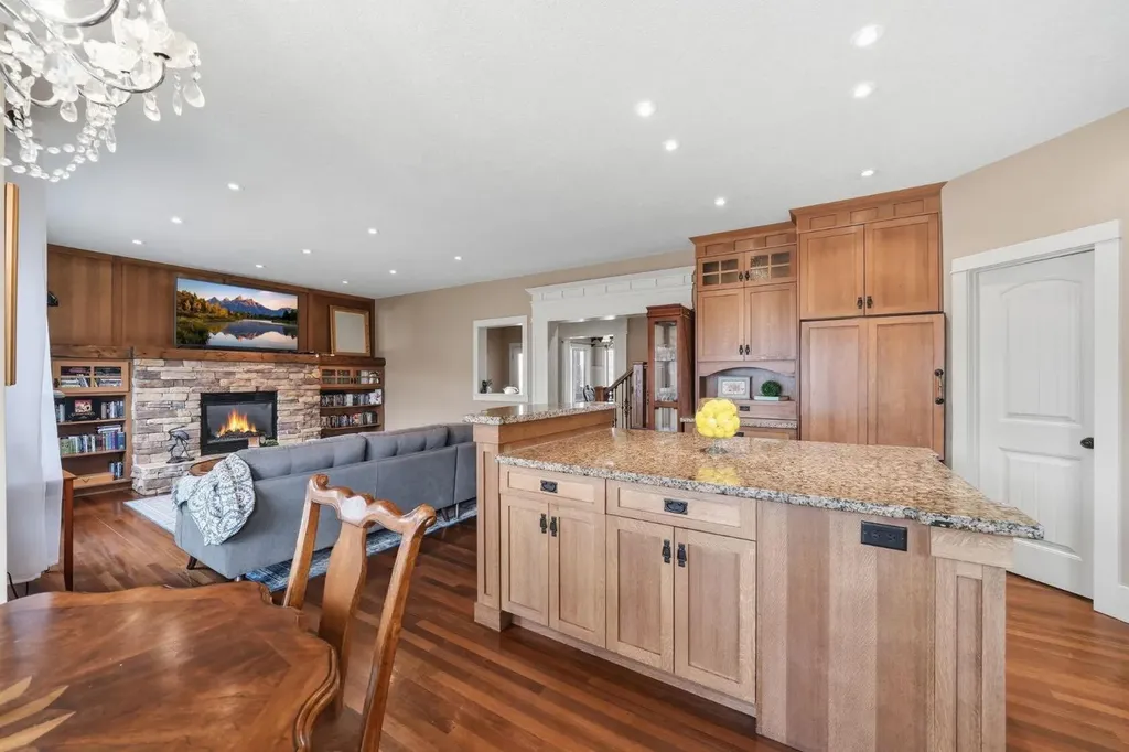 2593 Coopers Circle SW Airdrie AB T4B 3K2