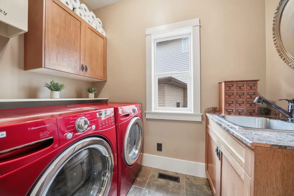 2593 Coopers Circle SW Airdrie AB T4B 3K2
