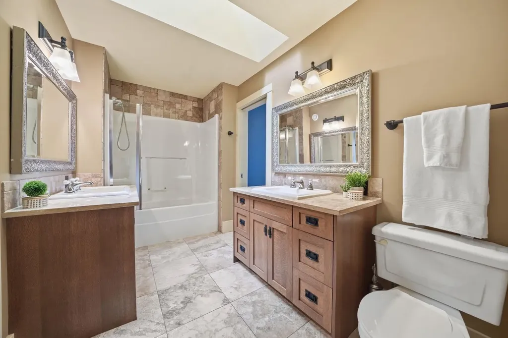 2593 Coopers Circle SW Airdrie AB T4B 3K2