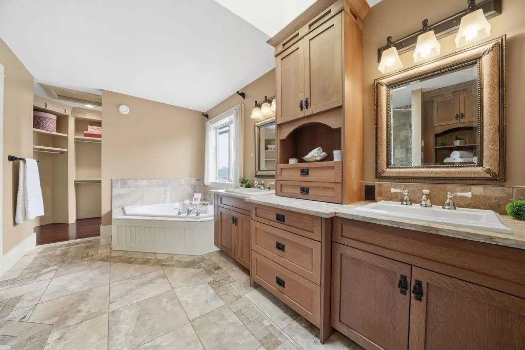2593 Coopers Circle SW Airdrie AB T4B 3K2