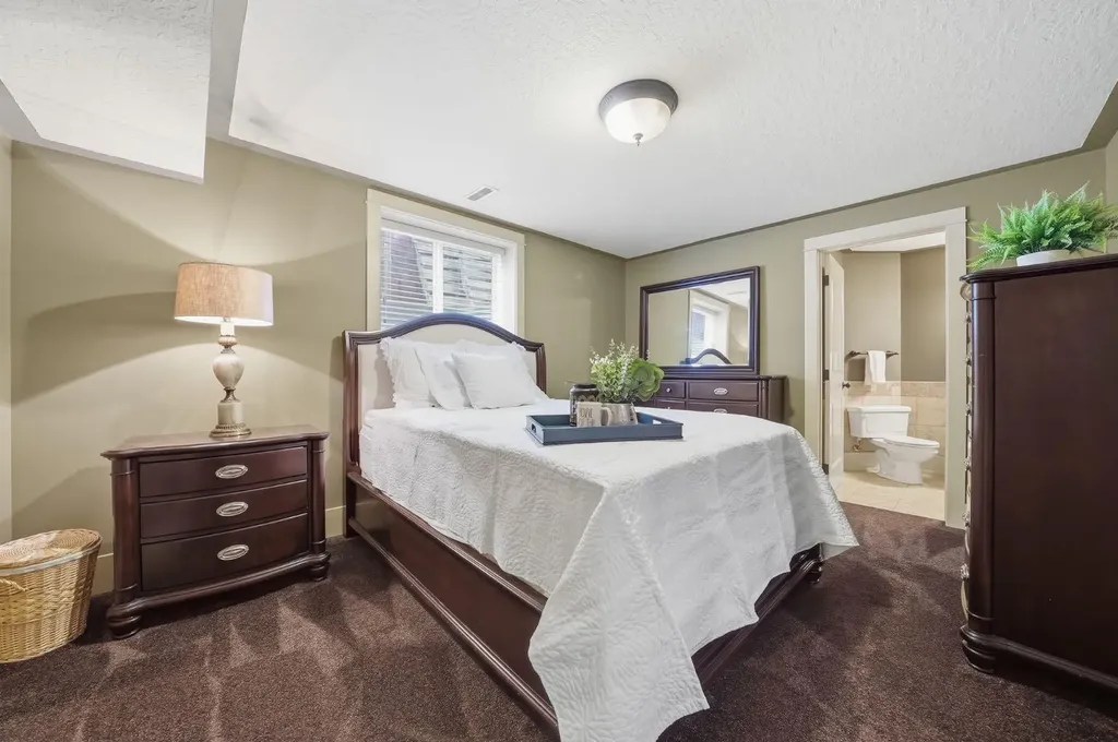 2593 Coopers Circle SW Airdrie AB T4B 3K2