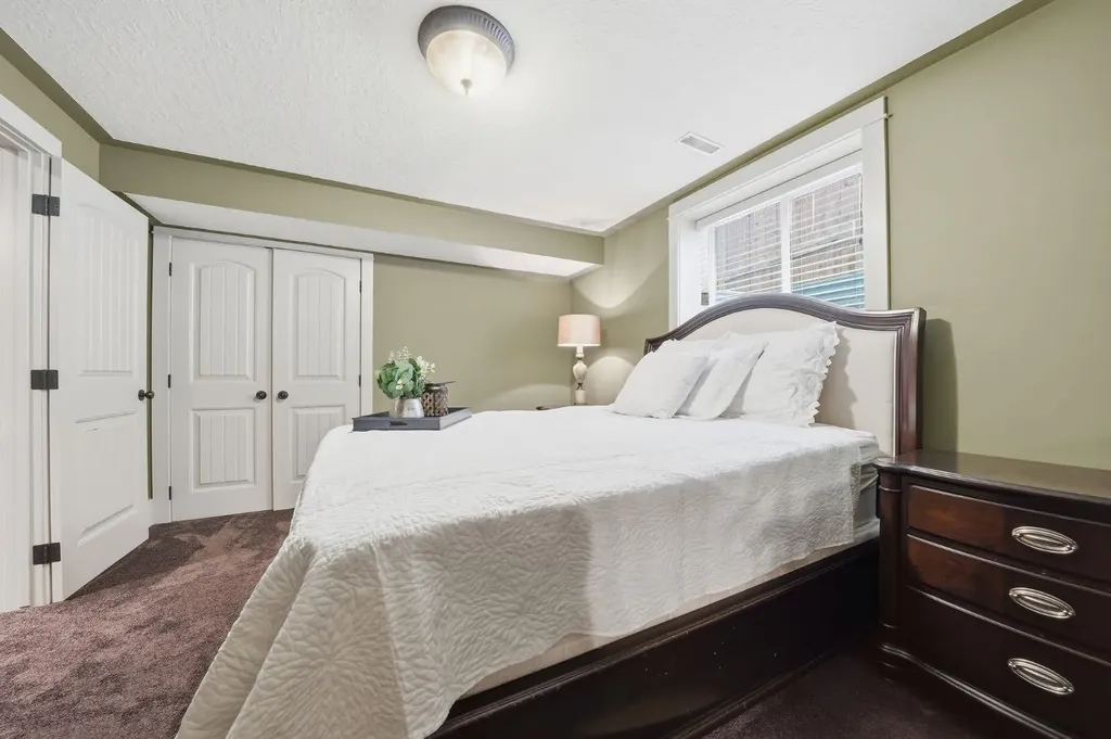 2593 Coopers Circle SW Airdrie AB T4B 3K2