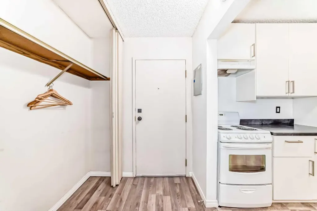 221 6 Avenue SE Calgary AB T2G 4Z9