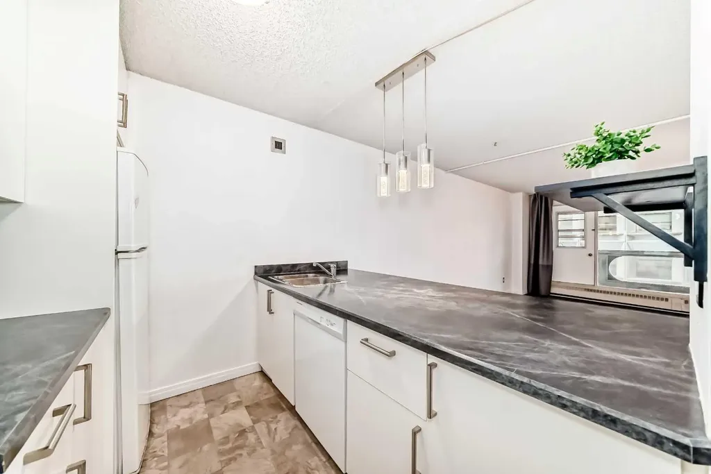 221 6 Avenue SE Calgary AB T2G 4Z9
